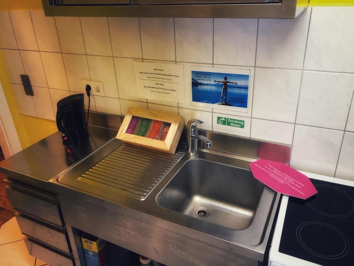 Backpackers Duesseldorf - Self Check-In Hostel Exterior photo