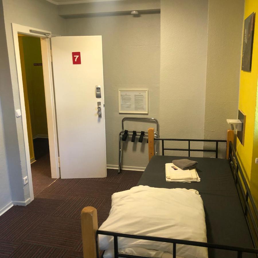 Backpackers Duesseldorf - Self Check-In Hostel Exterior photo