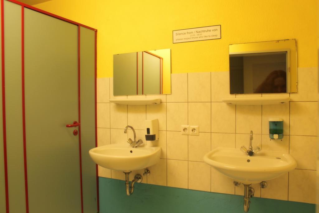 Backpackers Duesseldorf - Self Check-In Hostel Room photo