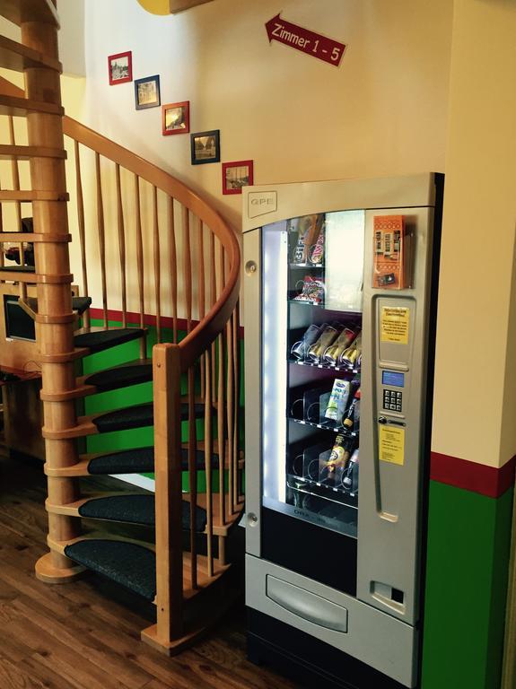 Backpackers Duesseldorf - Self Check-In Hostel Exterior photo