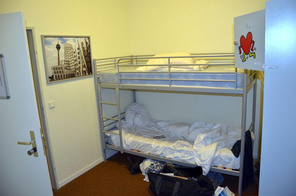 Backpackers Duesseldorf - Self Check-In Hostel Exterior photo
