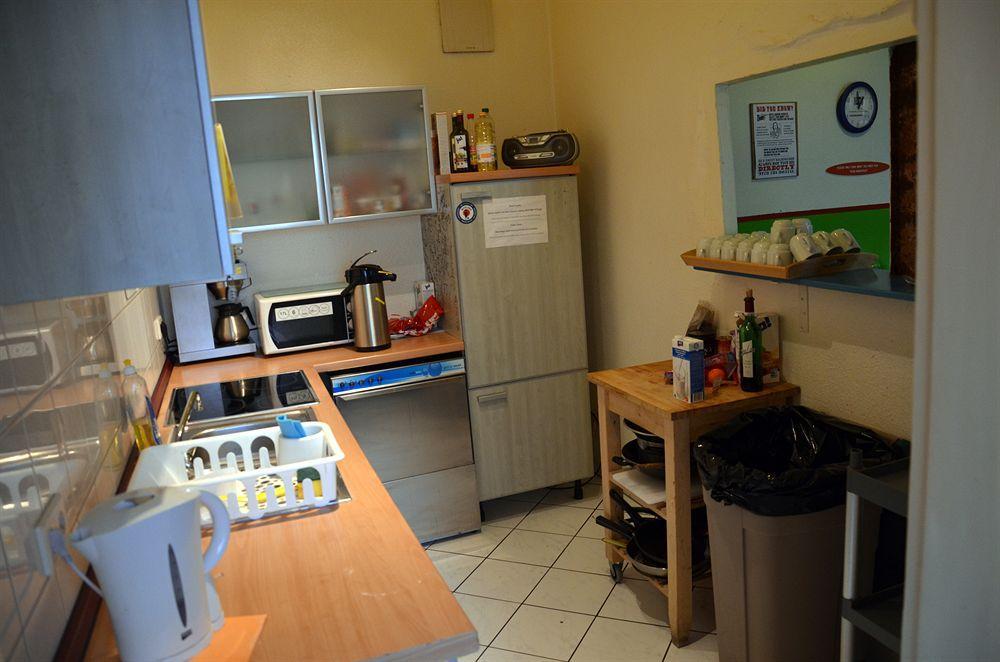 Backpackers Duesseldorf - Self Check-In Hostel Exterior photo
