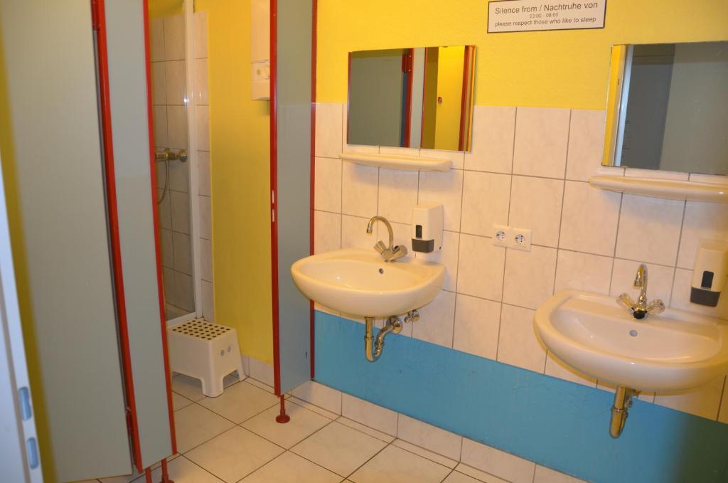 Backpackers Duesseldorf - Self Check-In Hostel Exterior photo
