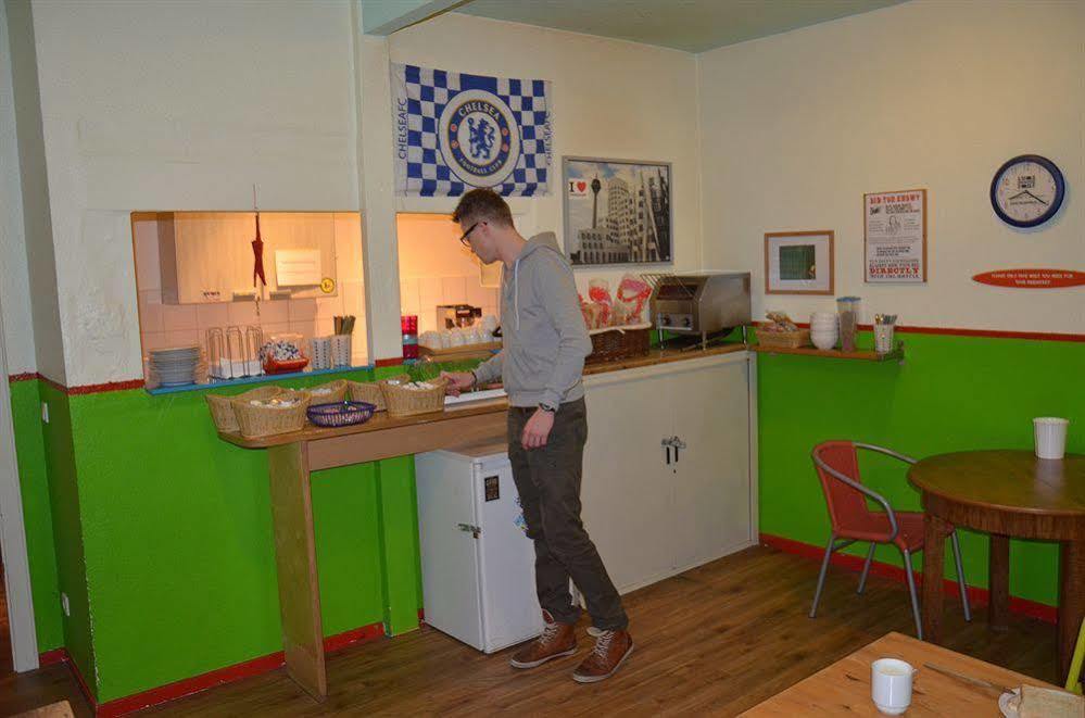 Backpackers Duesseldorf - Self Check-In Hostel Exterior photo